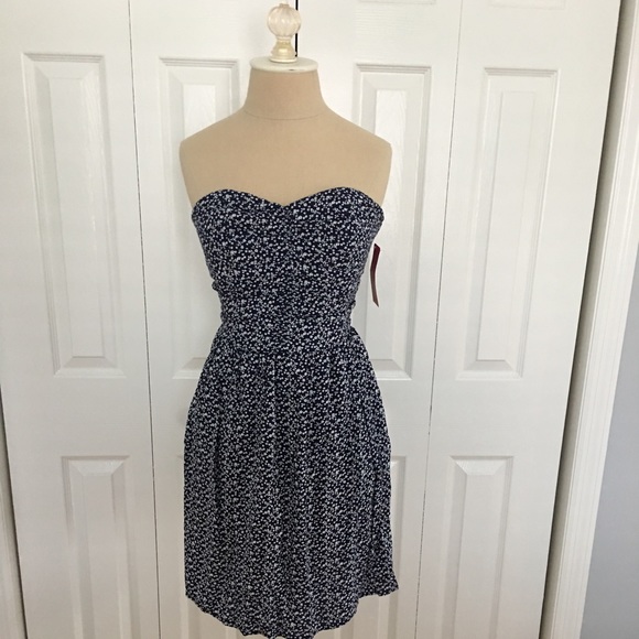 Xhilaration Dresses & Skirts - Strapless Floral Dress